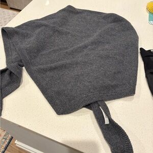 Aritzia Gray triangle cashmere Scarf